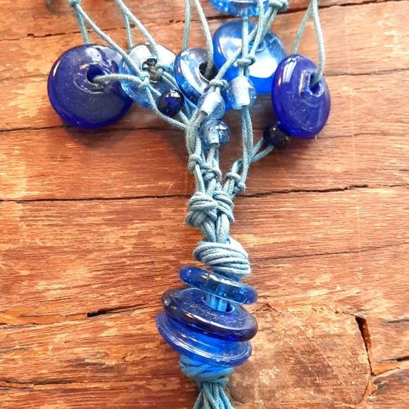 SEASIDE BLUE GLASS NECKLACE - Picture 4 of 7